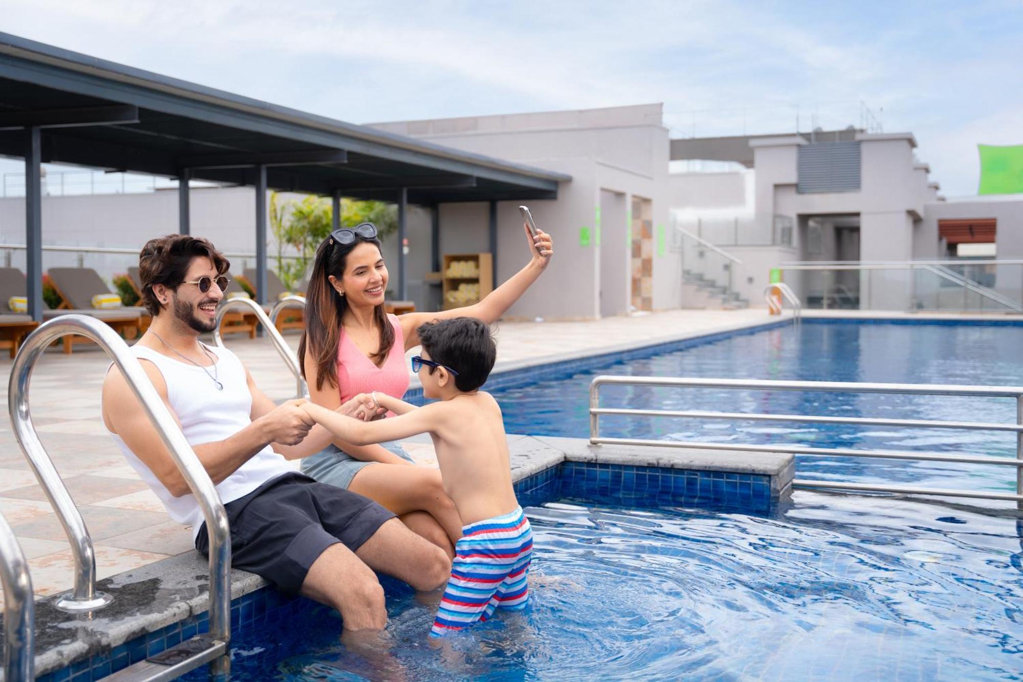 ホテル Ibis Styles Mysuru エクステリア 写真