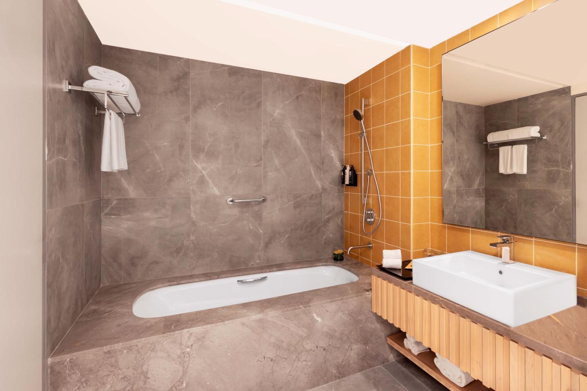 ホテル Ibis Styles Mysuru エクステリア 写真