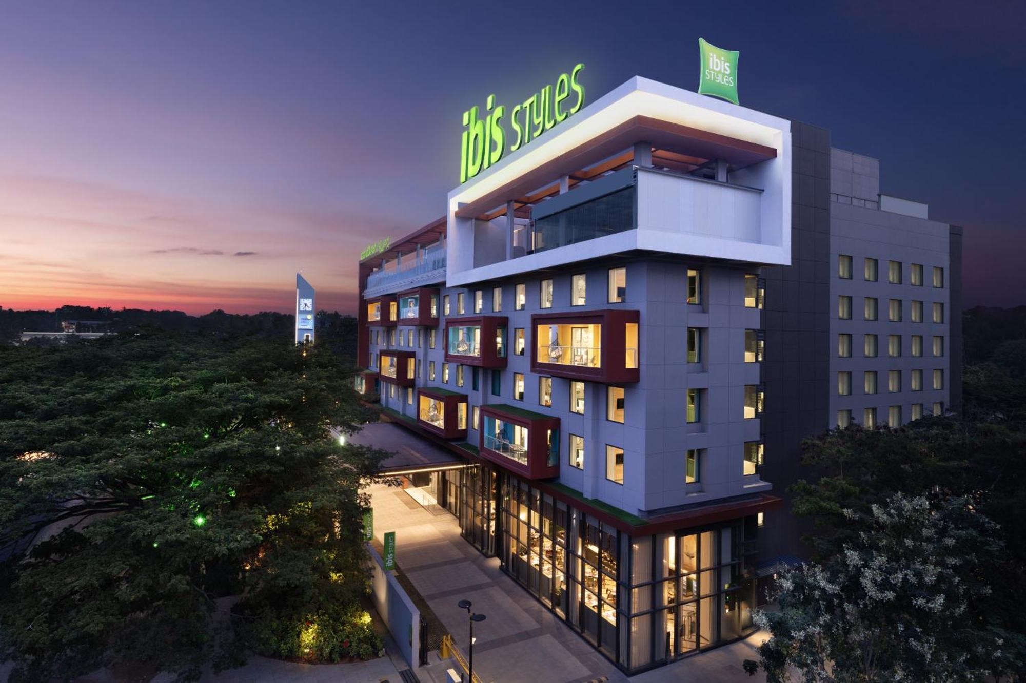 ホテル Ibis Styles Mysuru エクステリア 写真